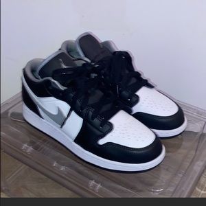 COPY - Jordan 1 low black and white